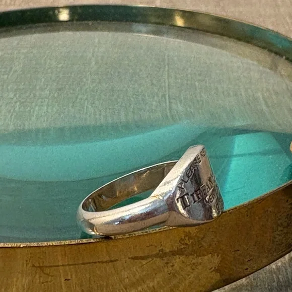 Tiffany & Co. Return to Tiffany Oval Signet Ring in Silver - Picture 6 of 9